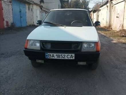 ЗАЗ 1102 Таврія 1990 у Светловдске на Automoto.ua Білий ЗАЗ 1102 Таврія, об'ємом двигуна 1.1 л та пробігом 65 тис. км за 950 $, фото 1 на Automoto.ua