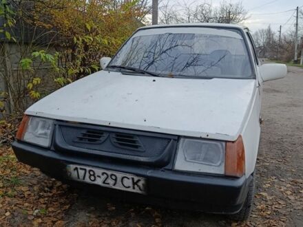 Белый ЗАЗ 1102 Таврия, объемом двигателя 1.1 л и пробегом 400 тыс. км за 357 $, фото 1 на Automoto.ua