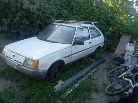 ЗАЗ 1102 Таврия 1998 в Новомосковске на Automoto.ua Белый ЗАЗ 1102 Таврия, объемом двигателя 1.1 л и пробегом 160 тыс. км за 243 $, фото 1 на Automoto.ua