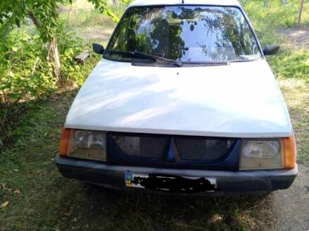 ЗАЗ 1102 Таврія 1999 у Краматорске на Automoto.ua Білий ЗАЗ 1102 Таврія, об'ємом двигуна 1.2 л та пробігом 95 тис. км за 726 $, фото 1 на Automoto.ua