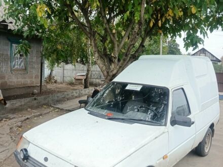 ЗАЗ 1102 Таврия 2003 в Каменское - Днепродзержинск на Automoto.ua Белый ЗАЗ 1102 Таврия, объемом двигателя 1.2 л и пробегом 400 тыс. км за 600 $, фото 1 на Automoto.ua