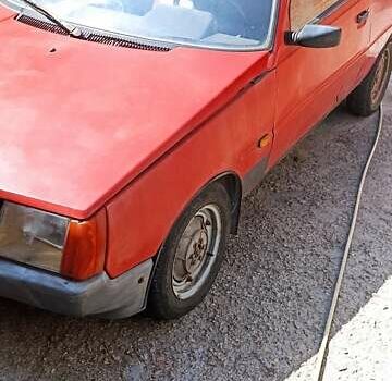 Красный ЗАЗ 1102 Таврия, объемом двигателя 1.1 л и пробегом 300 тыс. км за 350 $, фото 2 на Automoto.ua