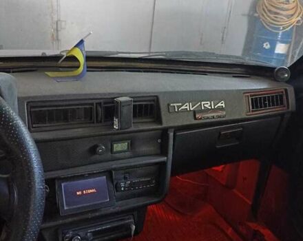 Красный ЗАЗ 1102 Таврия, объемом двигателя 1.1 л и пробегом 100 тыс. км за 900 $, фото 4 на Automoto.ua