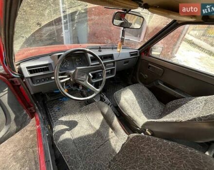 Красный ЗАЗ 1102 Таврия, объемом двигателя 1.2 л и пробегом 200 тыс. км за 641 $, фото 4 на Automoto.ua