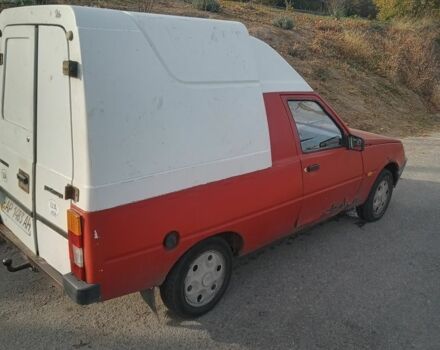 Красный ЗАЗ 1102 Таврия, объемом двигателя 1 л и пробегом 160 тыс. км за 335 $, фото 2 на Automoto.ua