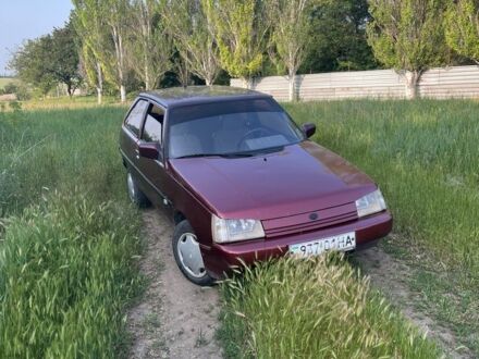 ЗАЗ 1102 Таврія 1989 у Михайловке на Automoto.ua Червоний ЗАЗ 1102 Таврія, об'ємом двигуна 1.1 л та пробігом 198 тис. км за 725 $, фото 1 на Automoto.ua