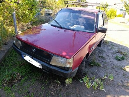 Красный ЗАЗ 1102 Таврия, объемом двигателя 1.1 л и пробегом 300 тыс. км за 728 $, фото 1 на Automoto.ua