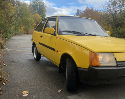 Жовтий ЗАЗ 1102 Таврія, об'ємом двигуна 1.1 л та пробігом 300 тис. км за 799 $, фото 3 на Automoto.ua