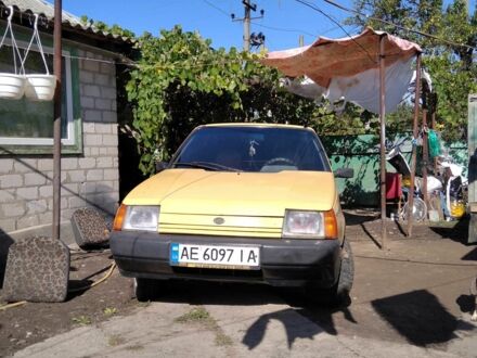 ЗАЗ 1102 Таврия 2002 в Павлограде на Automoto.ua Желтый ЗАЗ 1102 Таврия, объемом двигателя 1.2 л и пробегом 143 тыс. км за 632 $, фото 1 на Automoto.ua