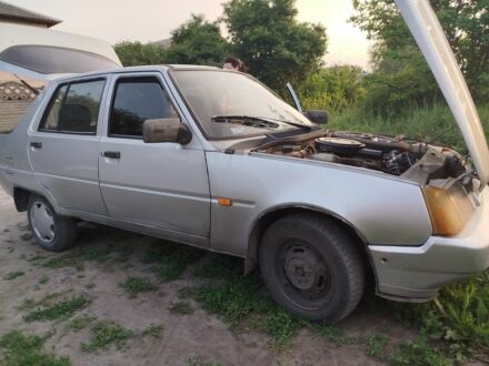 ЗАЗ 1102 Таврія 1999 у Дніпро (Дніпропетровську) на Automoto.ua Сірий ЗАЗ 1102 Таврія, об'ємом двигуна 1 л та пробігом 250 тис. км за 701 $, фото 1 на Automoto.ua