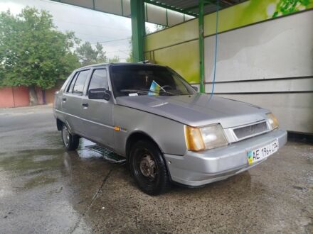 ЗАЗ 1102 Таврия 1999 в Днепре (Днепропетровске) на Automoto.ua Серый ЗАЗ 1102 Таврия, объемом двигателя 1 л и пробегом 250 тыс. км за 725 $, фото 1 на Automoto.ua