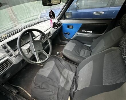 Синий ЗАЗ 1102 Таврия, объемом двигателя 1.2 л и пробегом 150 тыс. км за 700 $, фото 6 на Automoto.ua