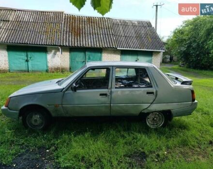 Серый ЗАЗ 1102 Таврія-Нова, объемом двигателя 1.2 л и пробегом 200 тыс. км за 450 $, фото 2 на Automoto.ua