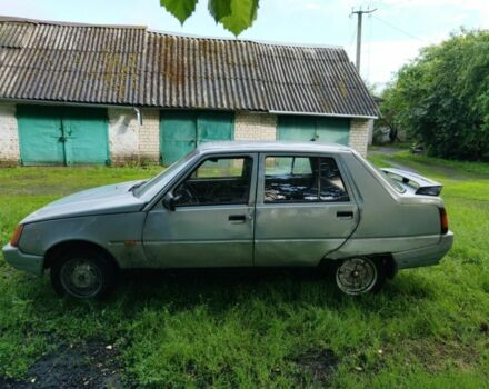 Серый ЗАЗ 1102 Таврия-Нова, объемом двигателя 1.2 л и пробегом 200 тыс. км за 450 $, фото 4 на Automoto.ua