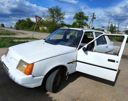 Белый ЗАЗ 1103 Славута, объемом двигателя 0.12 л и пробегом 200 тыс. км за 677 $, фото 4 на Automoto.ua