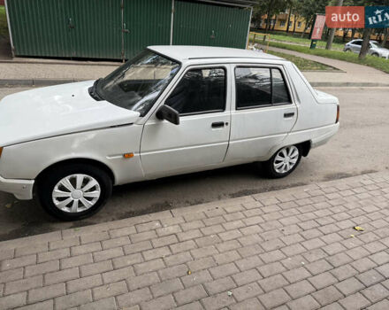 Белый ЗАЗ 1103 Славута, объемом двигателя 1.2 л и пробегом 180 тыс. км за 799 $, фото 4 на Automoto.ua