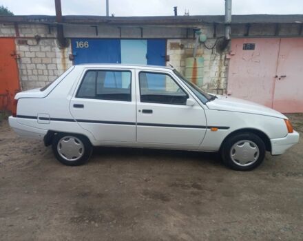 Белый ЗАЗ 1103 Славута, объемом двигателя 1.2 л и пробегом 20 тыс. км за 2350 $, фото 3 на Automoto.ua