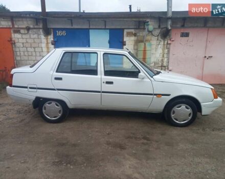 Белый ЗАЗ 1103 Славута, объемом двигателя 1.2 л и пробегом 20 тыс. км за 2350 $, фото 3 на Automoto.ua