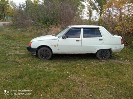 ЗАЗ 1103 Славута 2002 в Тетиеве на Automoto.ua Белый ЗАЗ 1103 Славута, объемом двигателя 1.2 л и пробегом 345 тыс. км за 520 $, фото 1 на Automoto.ua