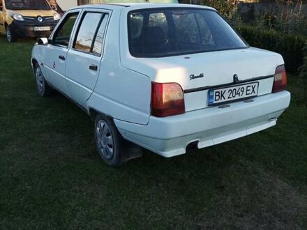 ЗАЗ 1103 Славута 2002 в Дубно на Automoto.ua Белый ЗАЗ 1103 Славута, объемом двигателя 1.2 л и пробегом 111 тыс. км за 550 $, фото 1 на Automoto.ua