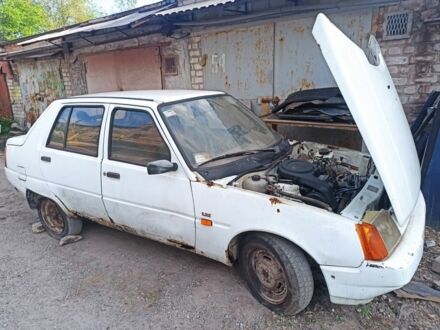 ЗАЗ 1103 Славута 2004 в Запорожье на Automoto.ua Белый ЗАЗ 1103 Славута, объемом двигателя 0 л и пробегом 153 тыс. км за 10000 $, фото 1 на Automoto.ua