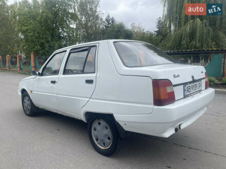 ЗАЗ 1103 Славута 2006 в Виннице на Automoto.ua Белый ЗАЗ 1103 Славута, объемом двигателя 1.2 л и пробегом 94 тыс. км за 950 $, фото 1 на Automoto.ua