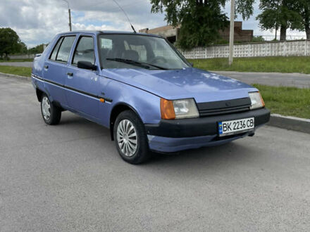 ЗАЗ 1103 Славута 2003 у Рівному на Automoto.ua Фіолетовий ЗАЗ 1103 Славута, об'ємом двигуна 1.3 л та пробігом 255 тис. км за 750 $, фото 1 на Automoto.ua
