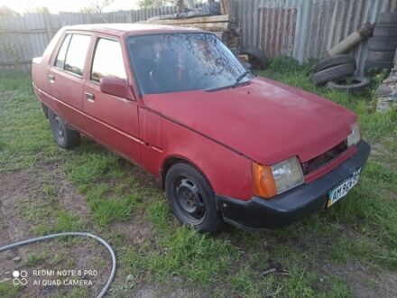 ЗАЗ 1103 Славута 2004 у Коростене на Automoto.ua Червоний ЗАЗ 1103 Славута, об'ємом двигуна 1.2 л та пробігом 200 тис. км за 375 $, фото 1 на Automoto.ua