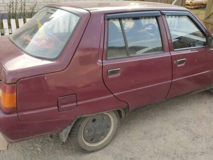 ЗАЗ 1103 Славута 2005 у Житомирі на Automoto.ua Червоний ЗАЗ 1103 Славута, об'ємом двигуна 1.2 л та пробігом 110 тис. км за 999 $, фото 1 на Automoto.ua