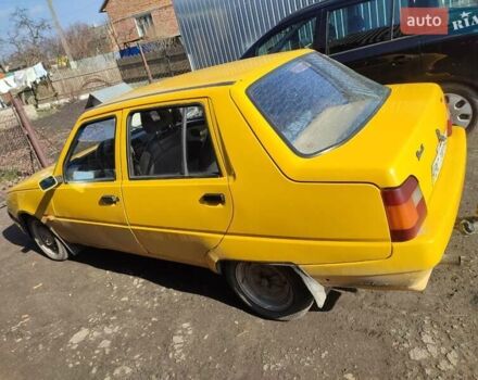 Желтый ЗАЗ 1103 Славута, объемом двигателя 1.2 л и пробегом 100 тыс. км за 600 $, фото 2 на Automoto.ua