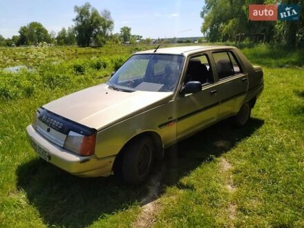 ЗАЗ 1103 Славута 2003 у Києві на Automoto.ua Жовтий ЗАЗ 1103 Славута, об'ємом двигуна 0 л та пробігом 400 тис. км за 700 $, фото 1 на Automoto.ua