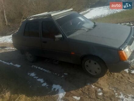 ЗАЗ 1103 Славута 2004 у Жмеренке на Automoto.ua Сірий ЗАЗ 1103 Славута, об'ємом двигуна 1.2 л та пробігом 200 тис. км за 750 $, фото 1 на Automoto.ua