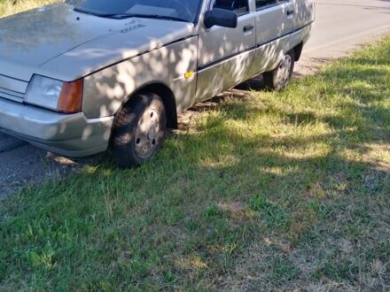 ЗАЗ 1103 Славута 2006 у Верхнеднепровске на Automoto.ua Сірий ЗАЗ 1103 Славута, об'ємом двигуна 1.2 л та пробігом 100 тис. км за 842 $, фото 1 на Automoto.ua