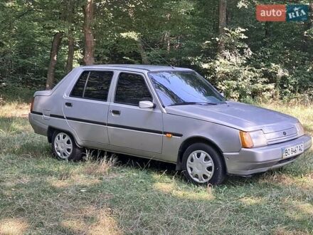 ЗАЗ 1103 Славута 2006 у Борщеве на Automoto.ua Сірий ЗАЗ 1103 Славута, об'ємом двигуна 1.2 л та пробігом 84 тис. км за 1399 $, фото 1 на Automoto.ua