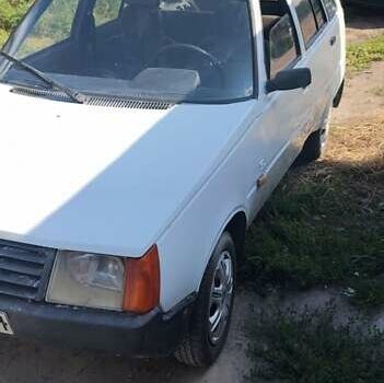 Белый ЗАЗ 1105 Дана, объемом двигателя 1.2 л и пробегом 130 тыс. км за 650 $, фото 3 на Automoto.ua