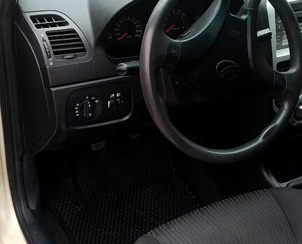 Белый ЗАЗ Форза, объемом двигателя 1.5 л и пробегом 120 тыс. км за 3600 $, фото 9 на Automoto.ua