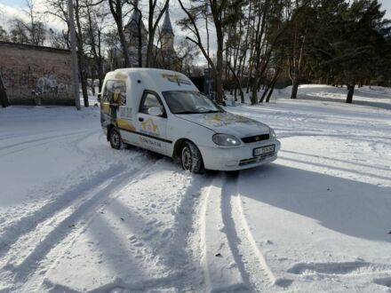 Білий ЗАЗ Ланос, об'ємом двигуна 1.5 л та пробігом 215 тис. км за 2000 $, фото 1 на Automoto.ua