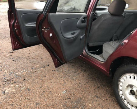 Красный ЗАЗ Ланос, объемом двигателя 1.6 л и пробегом 185 тыс. км за 2300 $, фото 4 на Automoto.ua