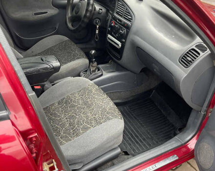 Червоний ЗАЗ Sens, об'ємом двигуна 1.3 л та пробігом 290 тис. км за 1700 $, фото 5 на Automoto.ua