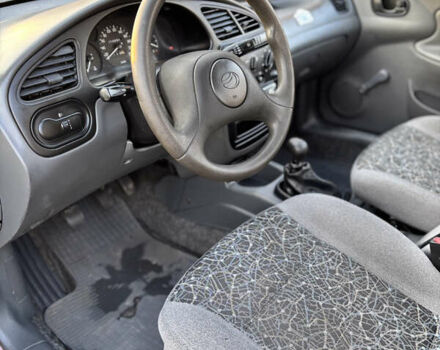 Червоний ЗАЗ Sens, об'ємом двигуна 1.3 л та пробігом 74 тис. км за 2600 $, фото 4 на Automoto.ua