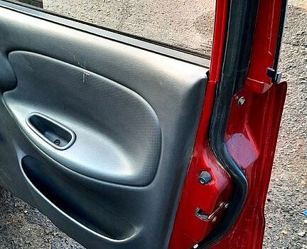 Червоний ЗАЗ Sens, об'ємом двигуна 1.3 л та пробігом 67 тис. км за 3300 $, фото 4 на Automoto.ua