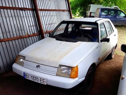 ЗАЗ Славута 2001 в Горишние Плавни (Комсомольск) на Automoto.ua Белый ЗАЗ Славута, объемом двигателя 1.2 л и пробегом 202 тыс. км за 780 $, фото 1 на Automoto.ua