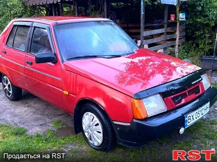 ЗАЗ Славута 2002 у Теофиполь на Automoto.ua Червоний ЗАЗ Славута, об'ємом двигуна 1.2 л та пробігом 132 тис. км за 700 $, фото 1 на Automoto.ua