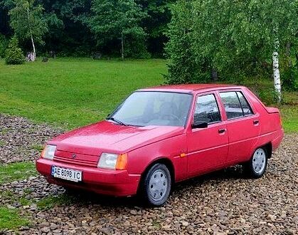 ЗАЗ Славута 2003 у Чернівцях на Automoto.ua Червоний ЗАЗ Славута, об'ємом двигуна 1.2 л та пробігом 118 тис. км за 990 $, фото 1 на Automoto.ua