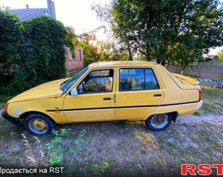 Желтый ЗАЗ Славута, объемом двигателя 1.2 л и пробегом 120 тыс. км за 350 $, фото 1 на Automoto.ua