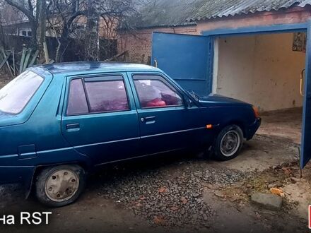 ЗАЗ Славута 2004 в Ромнах на Automoto.ua Зеленый ЗАЗ Славута, объемом двигателя 12 л и пробегом 76 тыс. км за 700 $, фото 1 на Automoto.ua