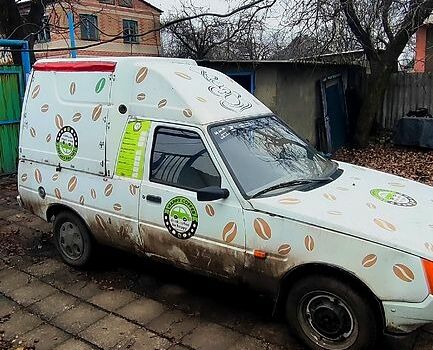 Белый ЗАЗ Таврия-Пикап, объемом двигателя 12 л и пробегом 300 тыс. км за 700 $, фото 2 на Automoto.ua
