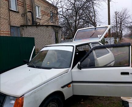 Белый ЗАЗ Таврия, объемом двигателя 1.3 л и пробегом 300 тыс. км за 500 $, фото 3 на Automoto.ua