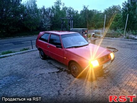 ЗАЗ Таврия 2003 в Краматорске на Automoto.ua Красный ЗАЗ Таврия, объемом двигателя 1.2 л и пробегом 129 тыс. км за 480 $, фото 1 на Automoto.ua
