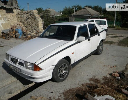 Фото на відгук з оцінкою 4.6   про авто Alfa Romeo 75 1991 року випуску від автора “andre sperling” з текстом: Alfa 75 2L Ts -eto jdinstwennyj avto na kotorom 4uwstwuesch sebja kak na motozikle,samaja lu4scha...